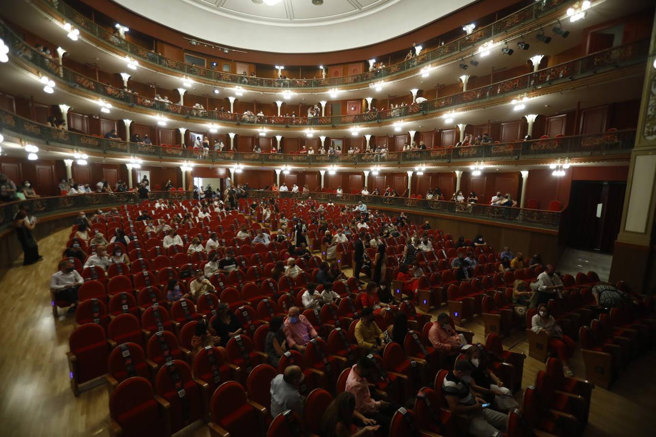 El espectáculo &#039;Negro Blanco Flamenco&#039; en el Gran Teatro de Córdoba, en imágenes