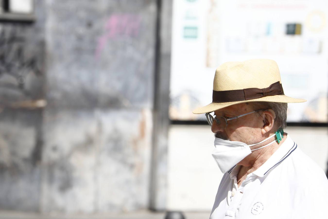 El primer día sin la mascarilla obligatoria en exteriores en Córdoba, en imágenes