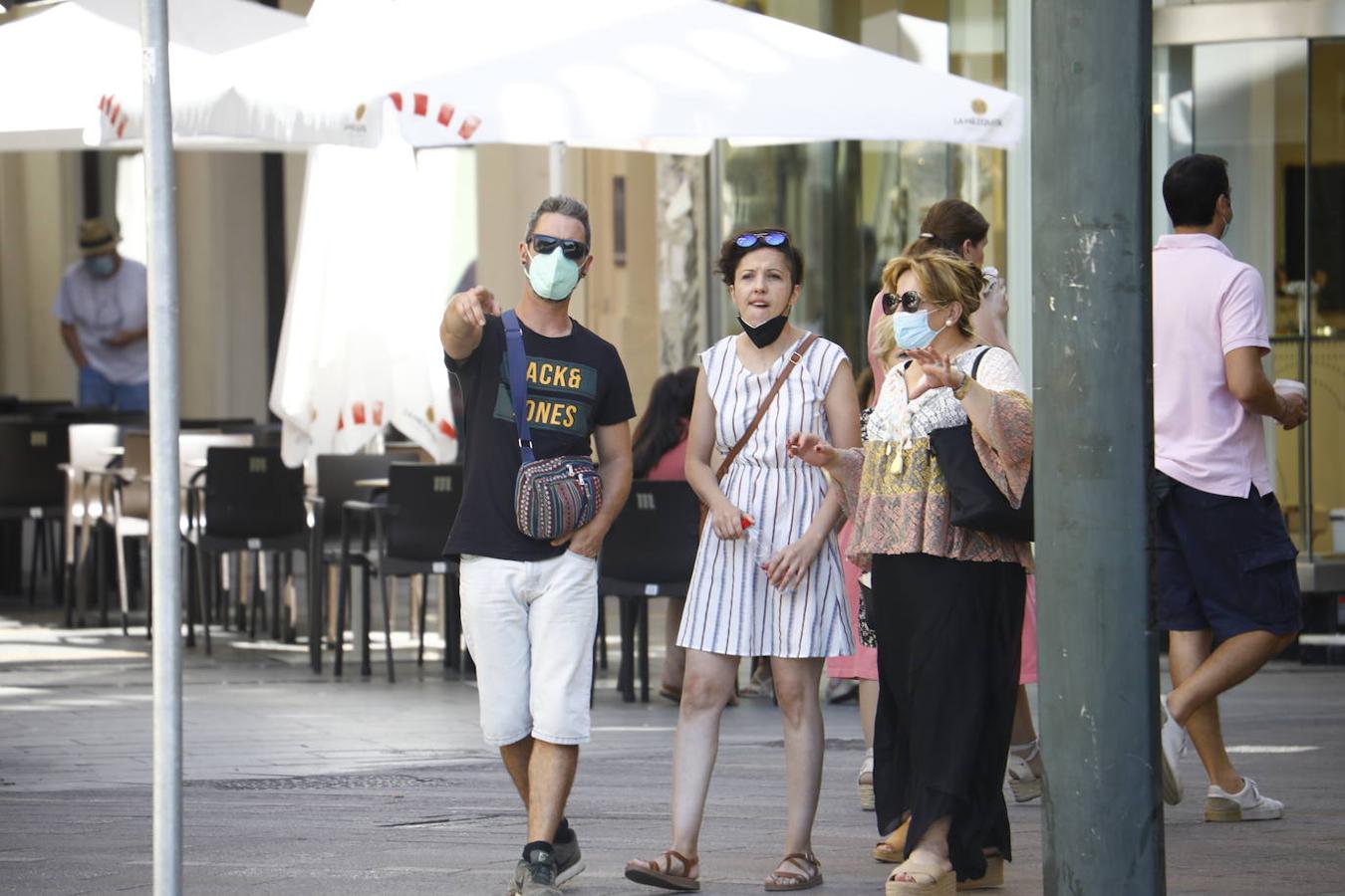 El primer día sin la mascarilla obligatoria en exteriores en Córdoba, en imágenes