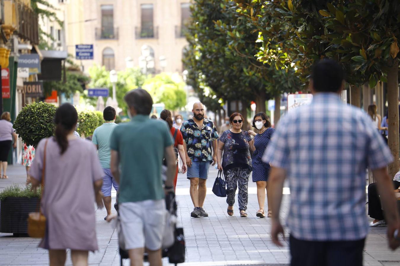 El primer día sin la mascarilla obligatoria en exteriores en Córdoba, en imágenes