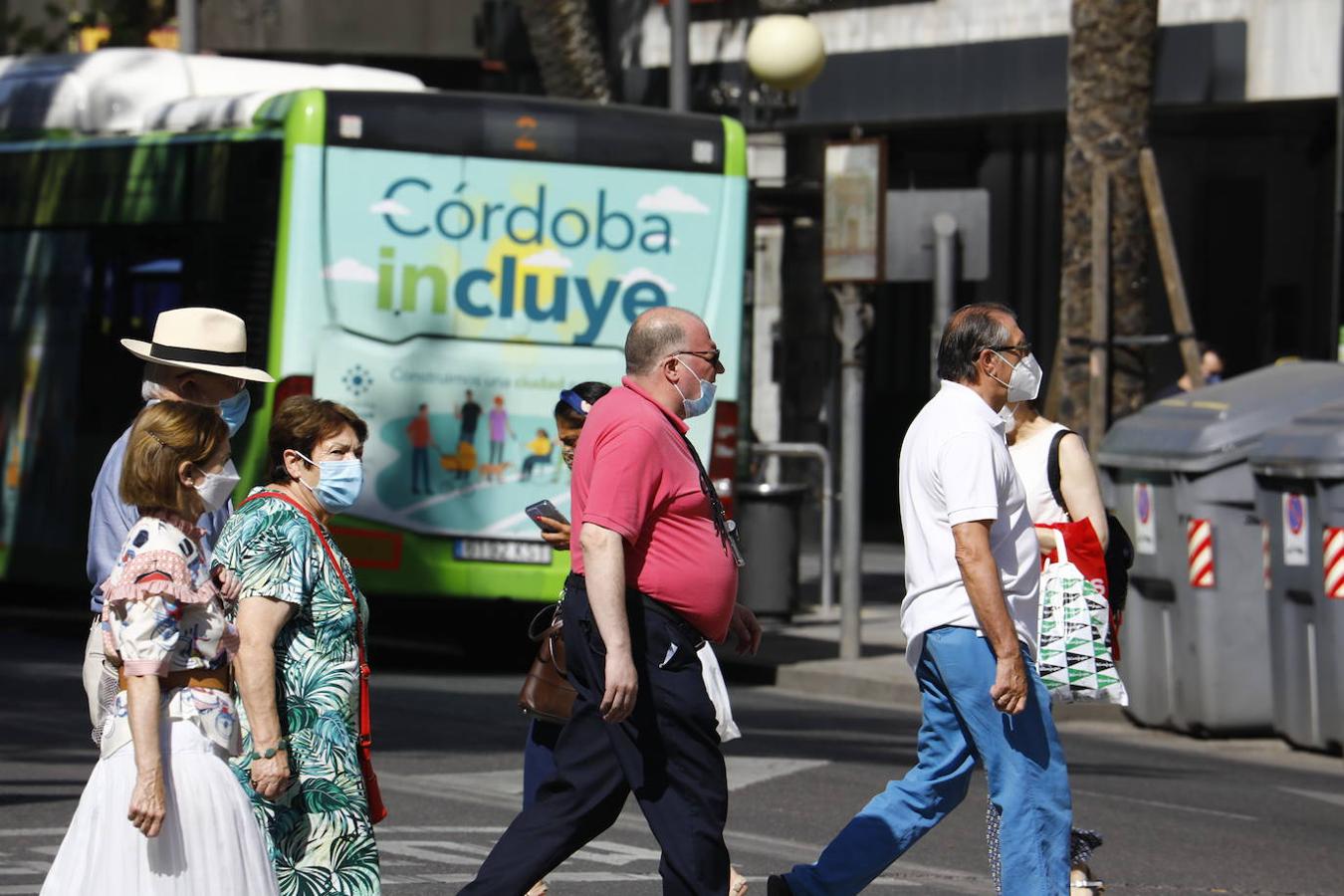 El primer día sin la mascarilla obligatoria en exteriores en Córdoba, en imágenes