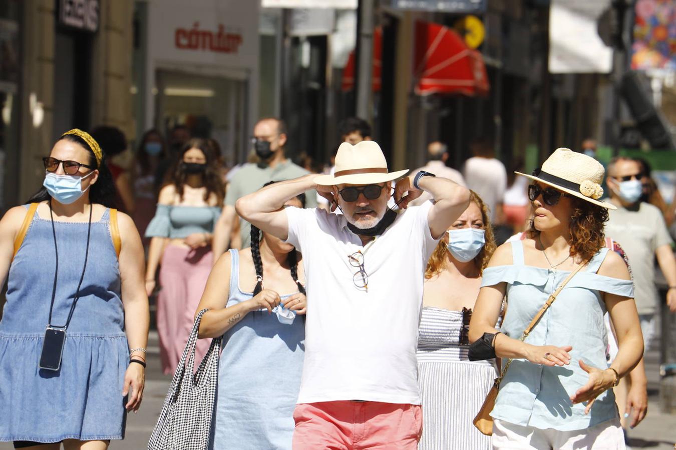 El primer día sin la mascarilla obligatoria en exteriores en Córdoba, en imágenes