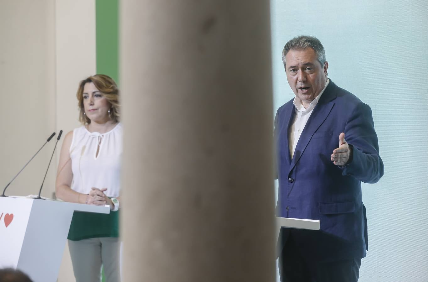 Susana Díaz y Juan Espadas durante la rueda de prensa en la sede regional del PSOE