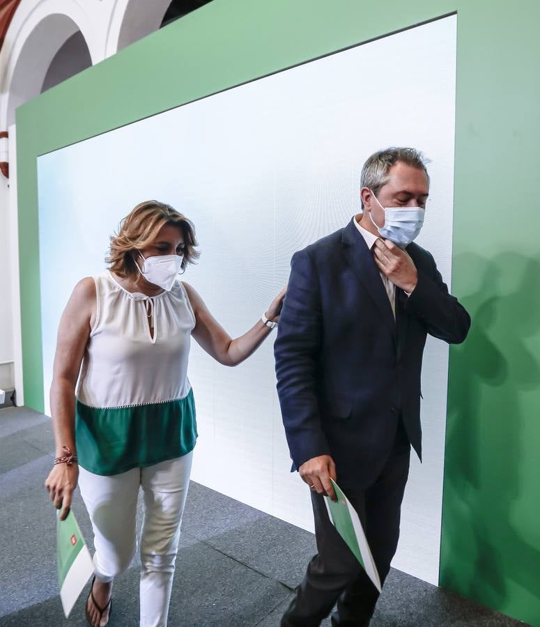 Susana Díaz y Juan Espadas durante la rueda de prensa en la sede regional del PSOE