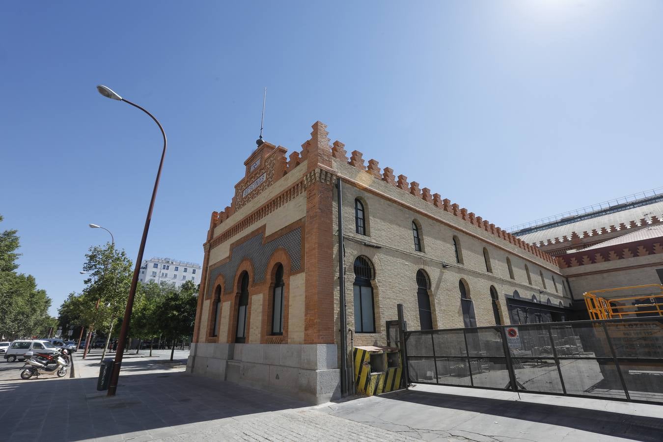 La fachada de la estación de Plaza de Armas ya luce su rehabilitación