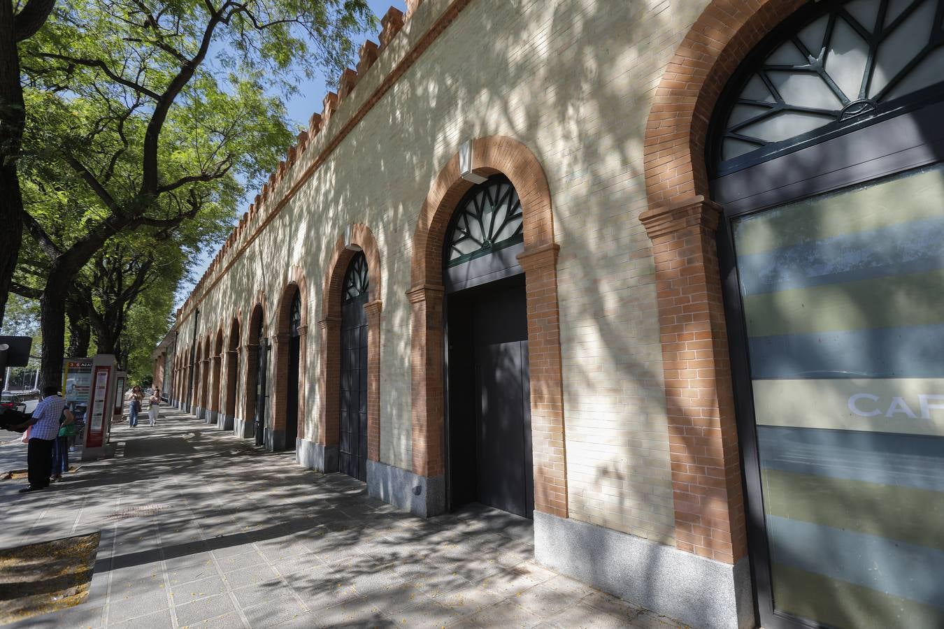 La fachada de la estación de Plaza de Armas ya luce su rehabilitación