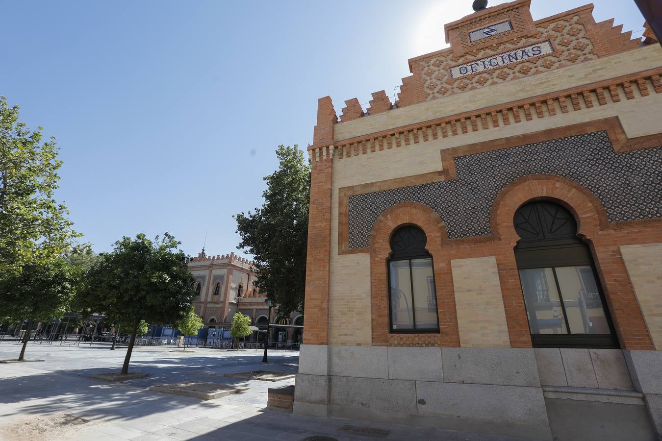 La fachada de la estación de Plaza de Armas ya luce su rehabilitación