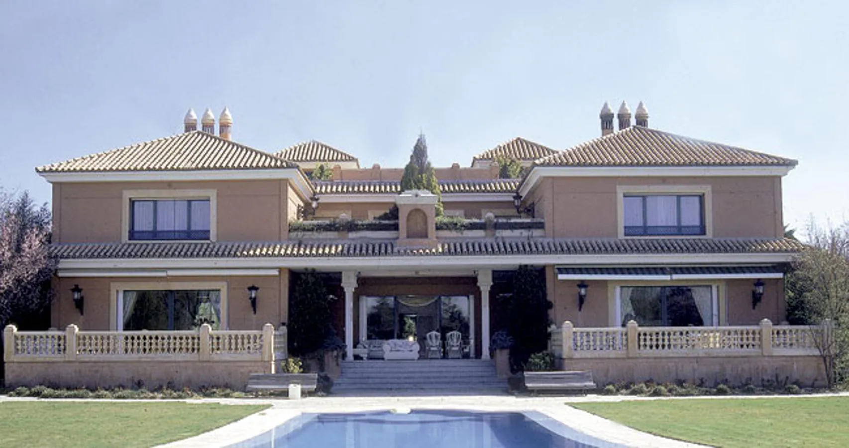Vista exterior de la mansión de José Luis Moreno, situado en el municipio madrileño de Boadilla del Monte. 