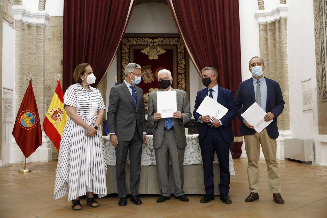 La entrega en Córdoba del legado de Pablo García Baena, en imágenes