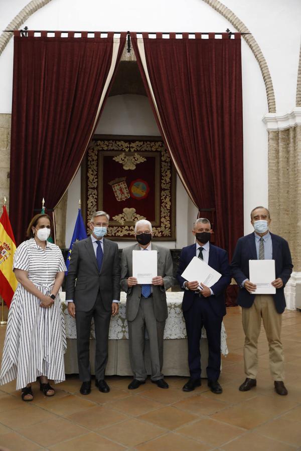 La entrega en Córdoba del legado de Pablo García Baena, en imágenes