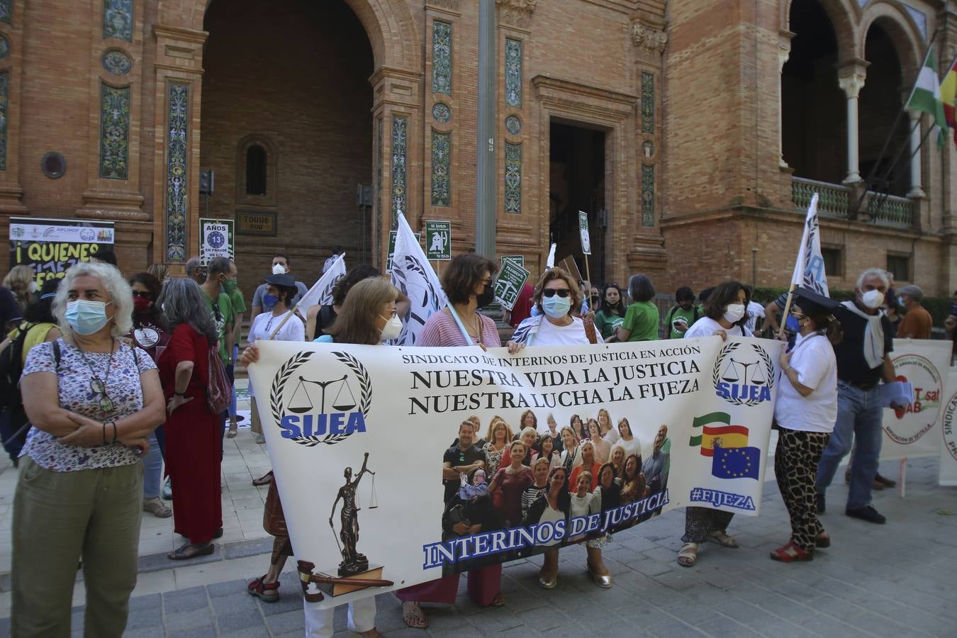 Los interinos andaluces quieren ser fijos sin pasar por un examen