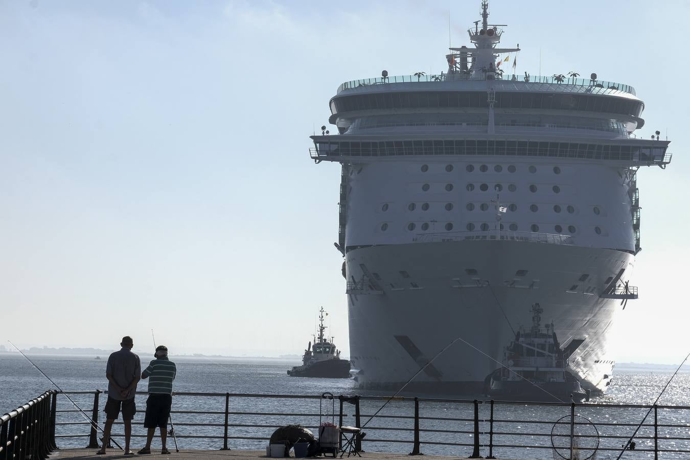 Entrada del crucero Navigator a Navantia