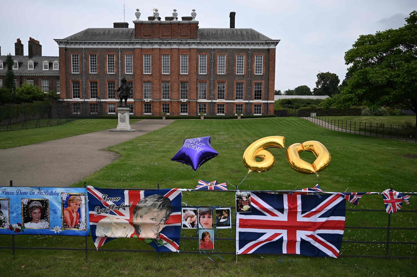 Ian Rank-Broadley ha sido el encargado de realizar la estatua colocada en el remodelado Jardín Hundido del Palacio de Kensington. 