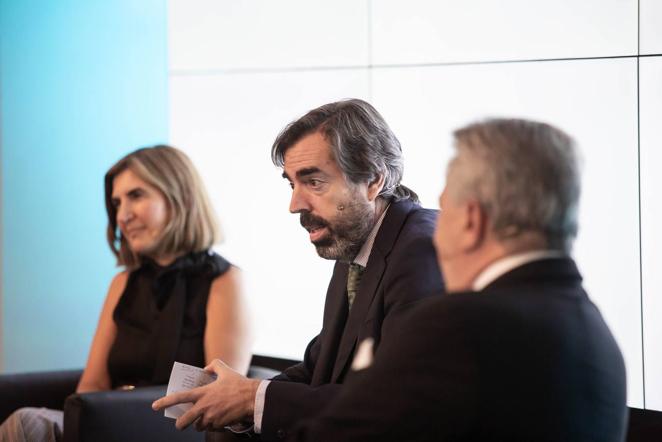 Luis Montoto, redactor jefe de ABC de Sevilla en la presentación de la charla coloquio