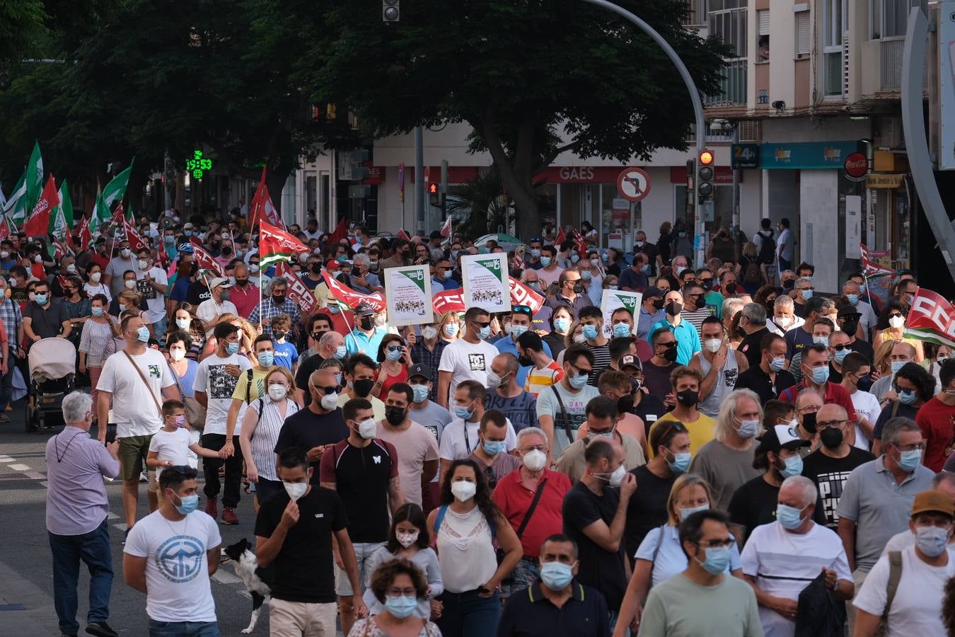 Fotos: La manifestación de Airbus recorre las calles de Cádiz