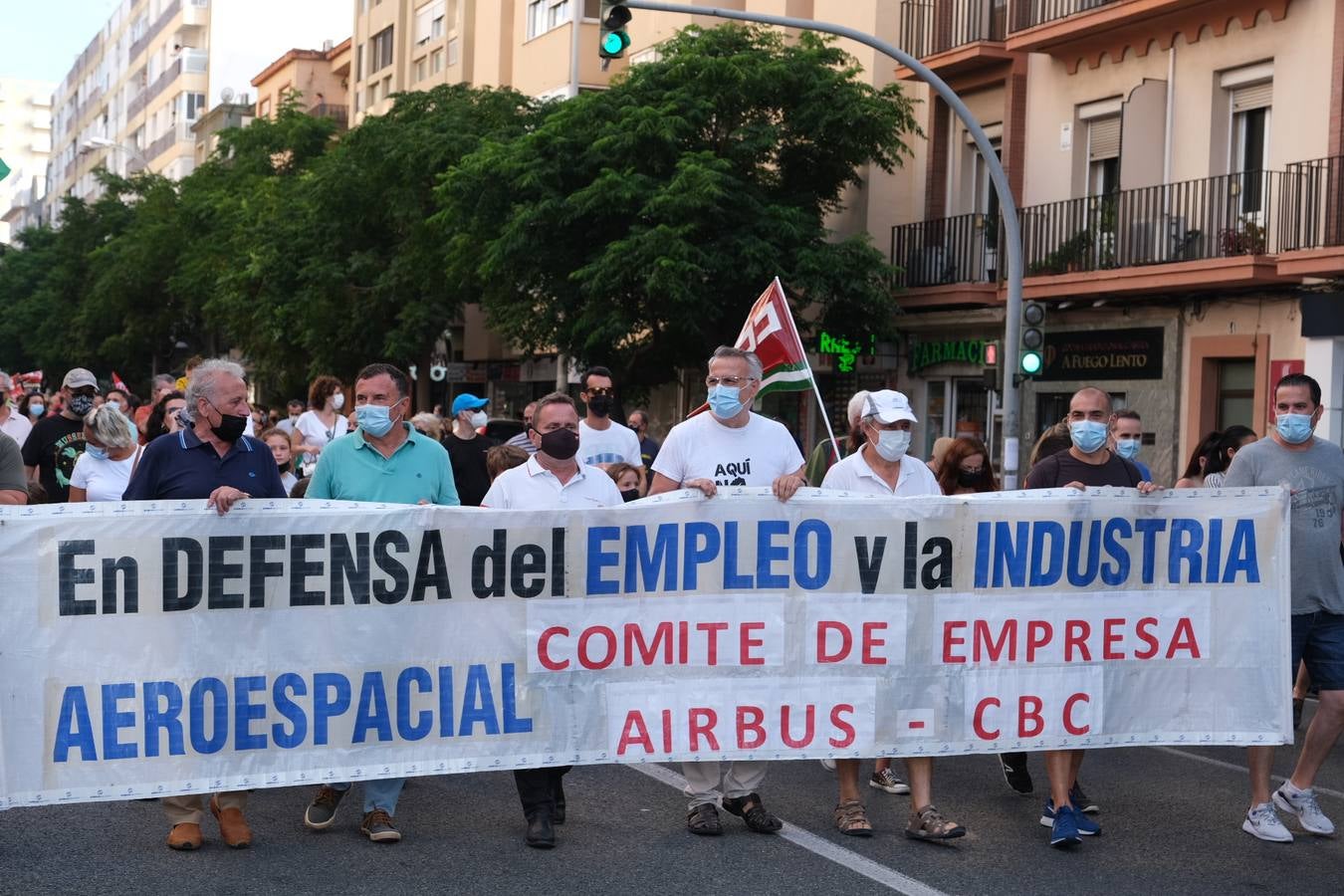 Fotos: La manifestación de Airbus recorre las calles de Cádiz