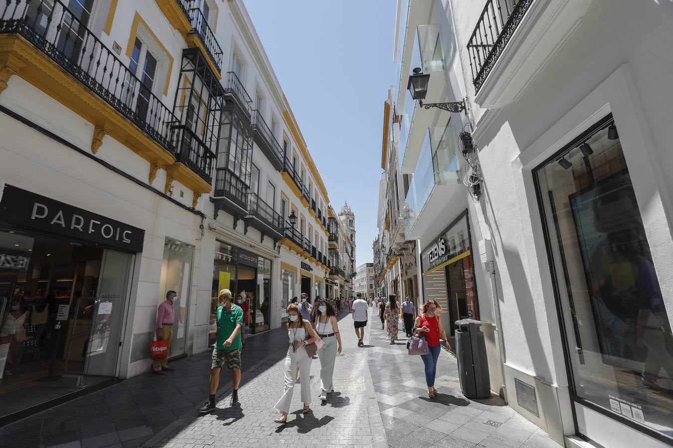 En imágenes, el Centro de Sevilla se queda sin toldos