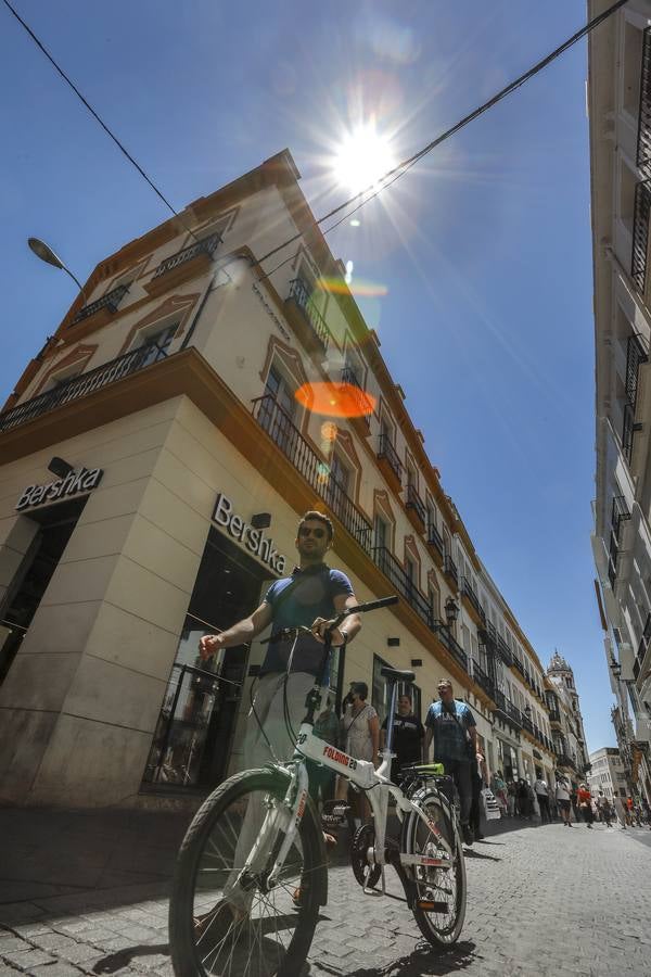 En imágenes, el Centro de Sevilla se queda sin toldos