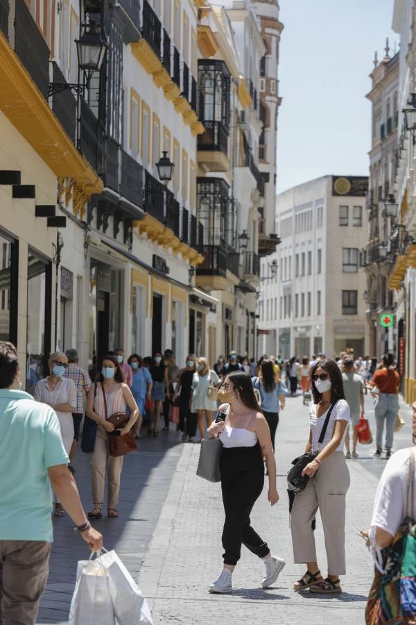 En imágenes, el Centro de Sevilla se queda sin toldos