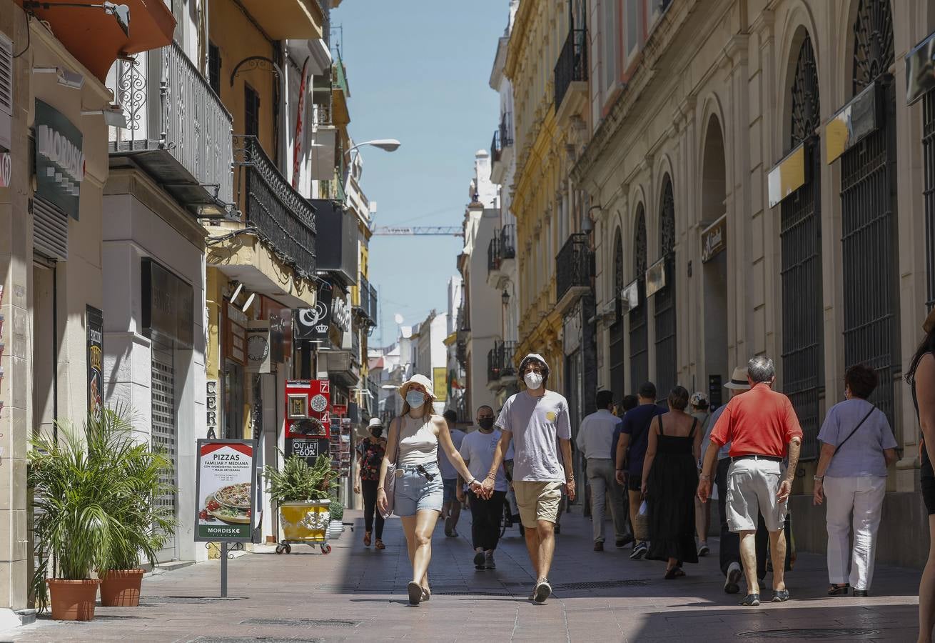 En imágenes, el Centro de Sevilla se queda sin toldos