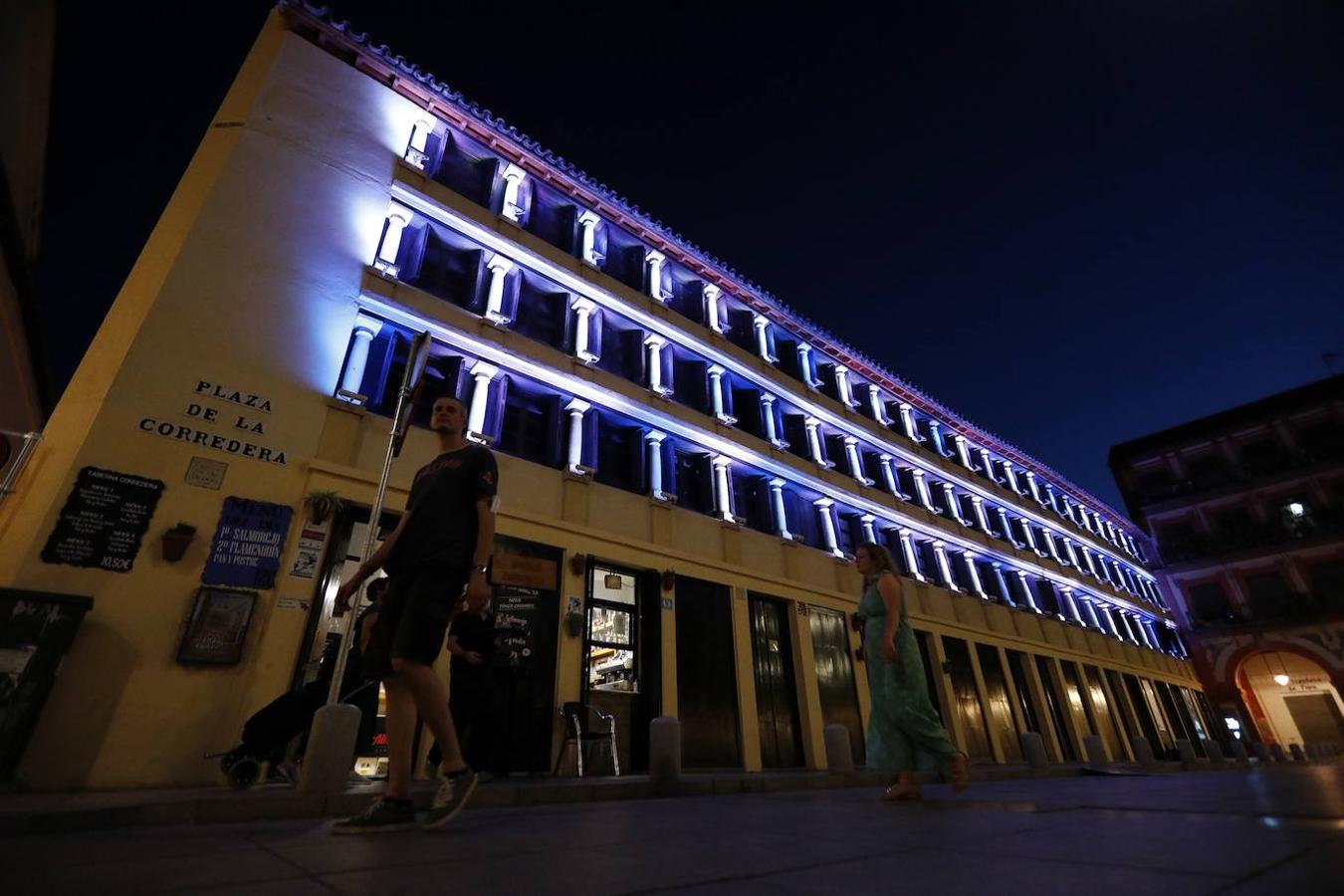 La iluminación del edificio de UCOCultura de Córdoba, en imágenes