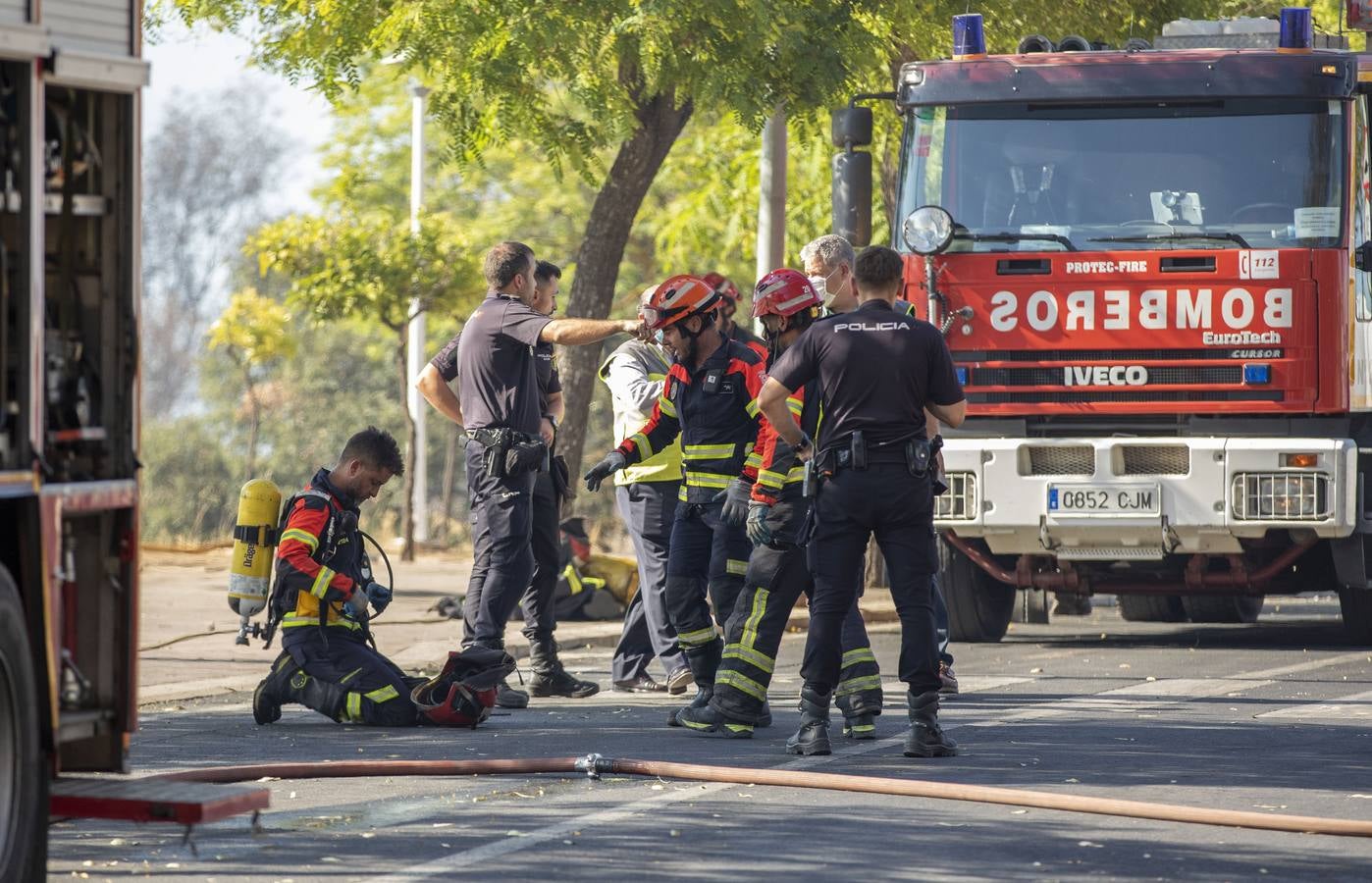 El incendio ha sido controlado a escasos metros de alcanzar varios bloques de viviendas y un centro de rehabilitación