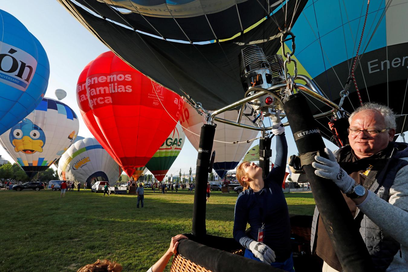 Los últimos detalles. Este año, debido a la situación sanitaria, el European Balloon Festival se celebrará en formato reducido y con los aforos limitados