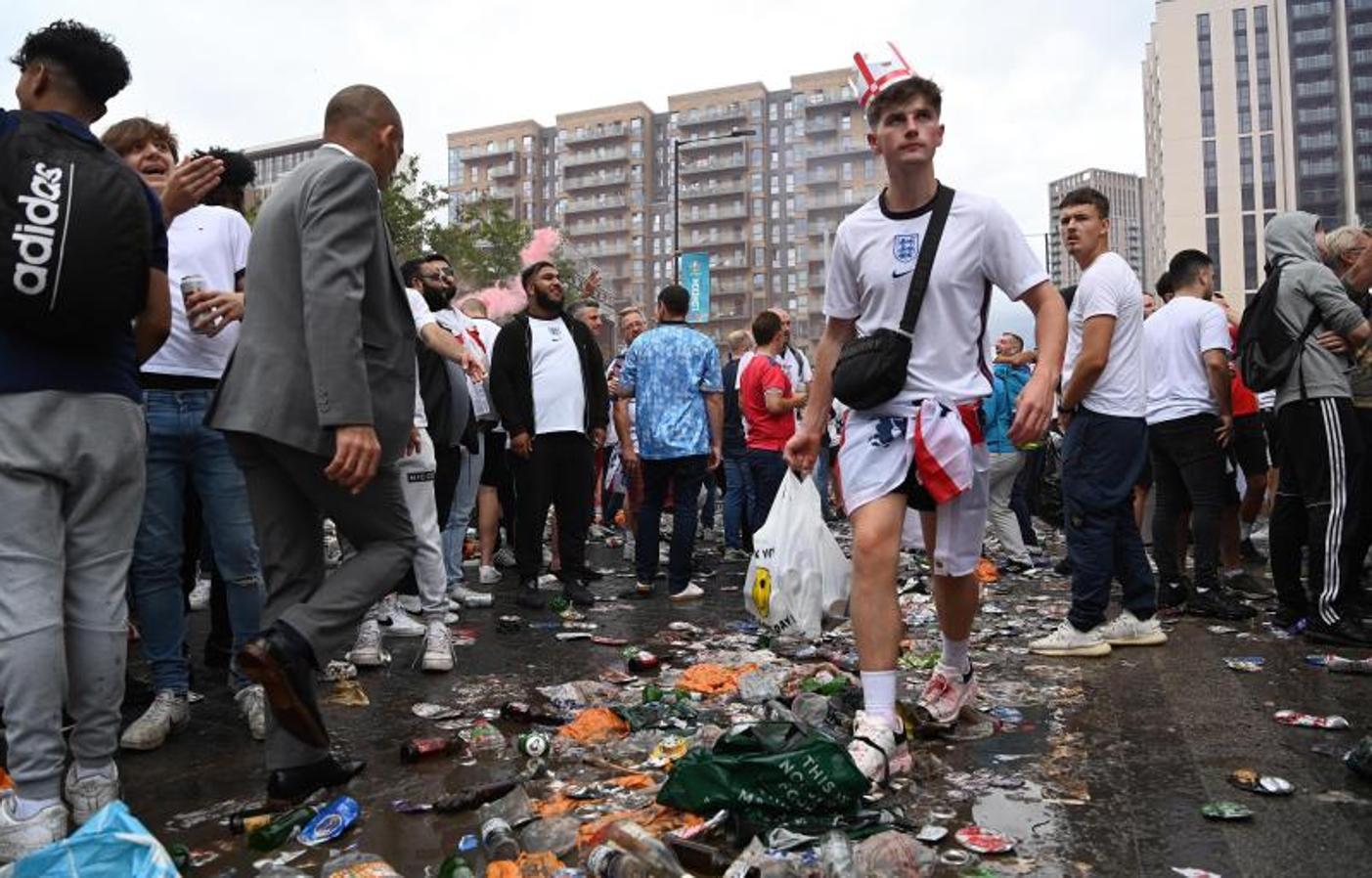 Las imágenes del caos en las cercanías de Wembley antes de la final de la Eurocopa