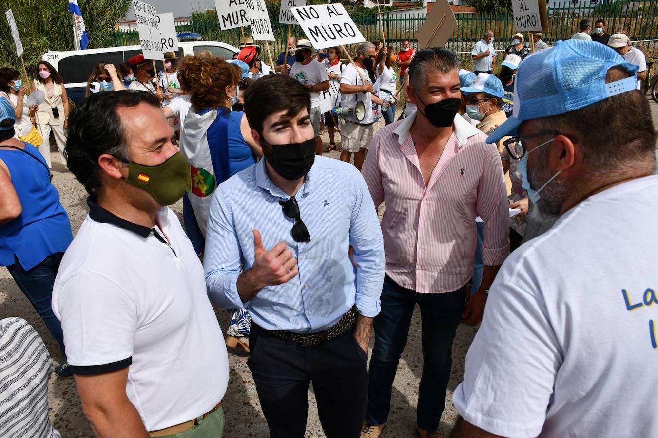 La protesta contra el muro del AVE en Talavera, en imágenes