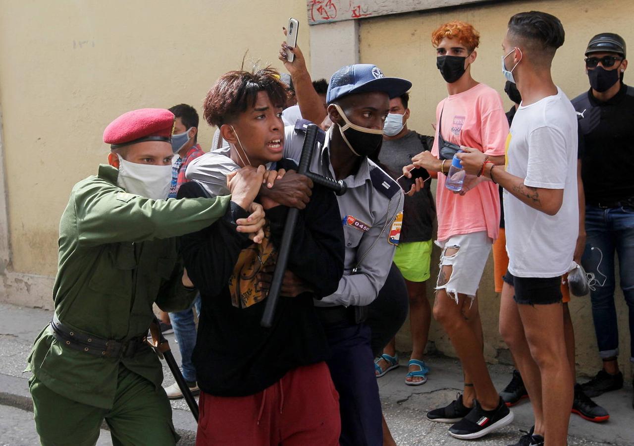 Un gran número de manifestantes fueron detenidas por la Policía cubana. 