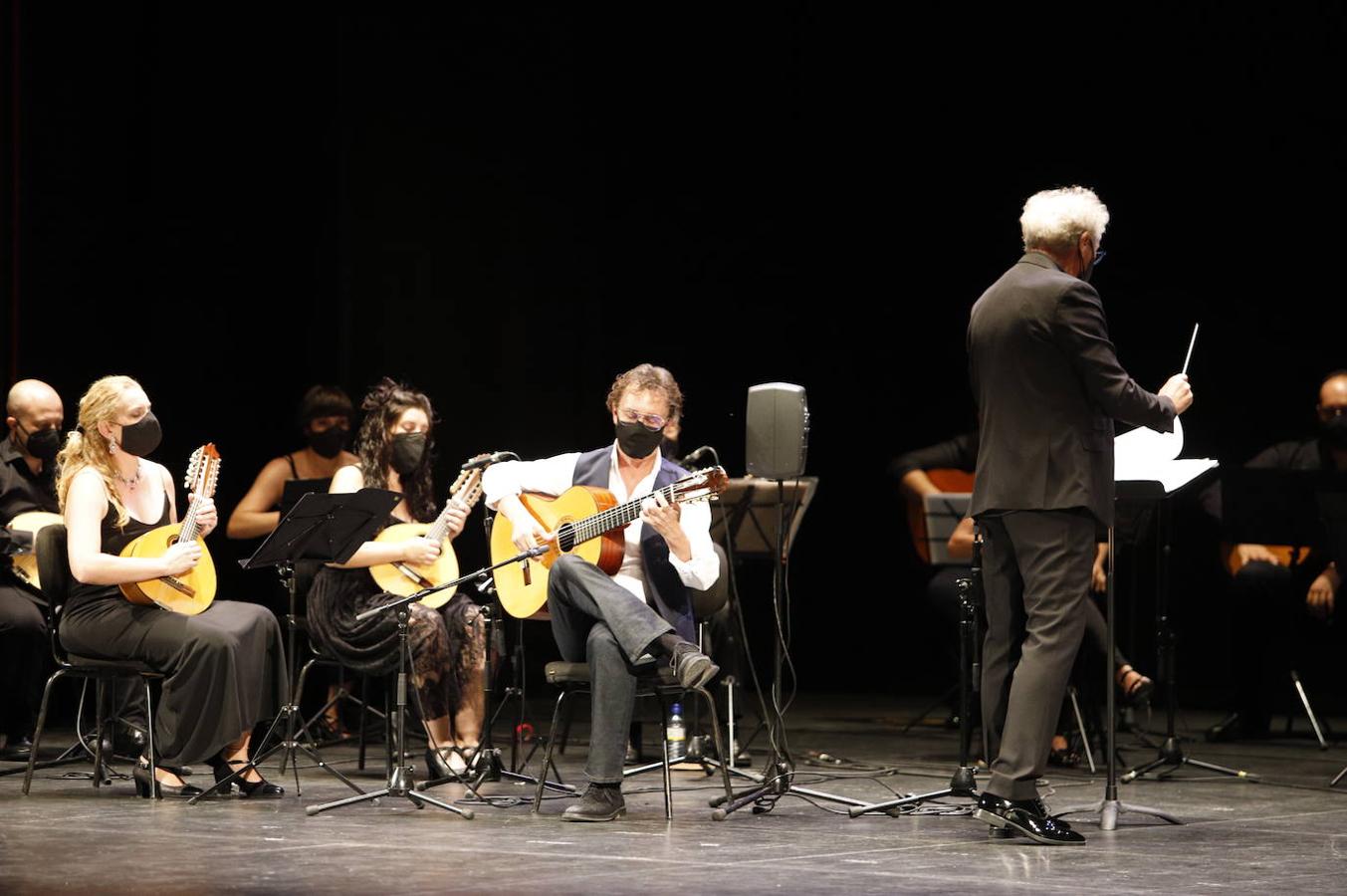 Festival de la Guitarra 2021 | El concierto de Serrano y la Orquesta de Plectro, en imágenes