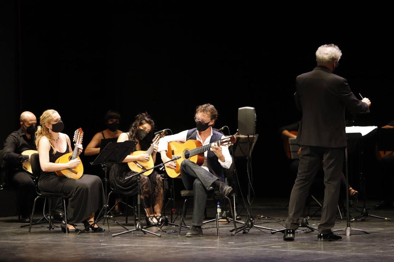 Festival de la Guitarra 2021 | El concierto de Serrano y la Orquesta de Plectro, en imágenes