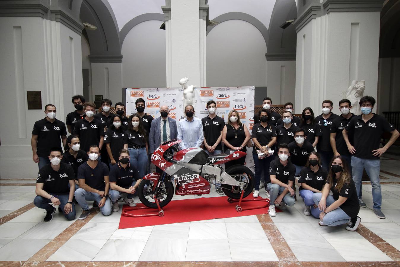 El equipo US Racing de la Universidad de Sevilla presentó este martes su nueva moto de competición.