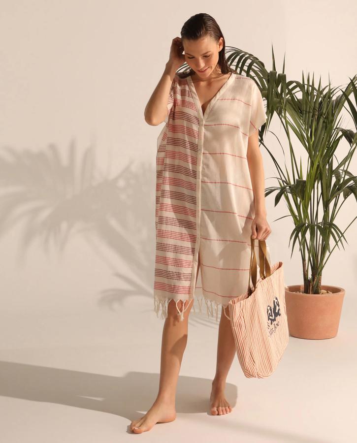 Caftán en mezcla de algodón de Jo &amp; Mr. Joe con rayas y flecos (23,90€). 