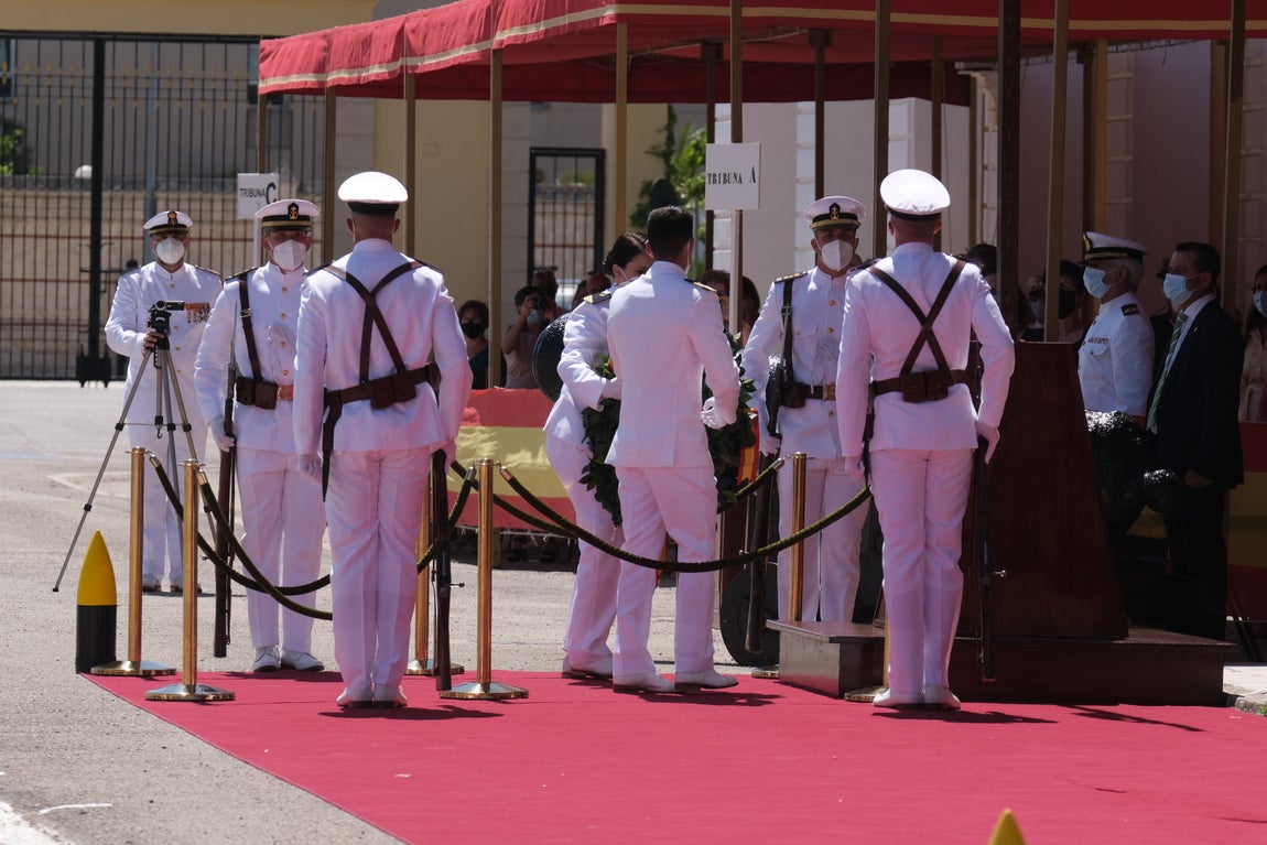 En imágenes: Así ha sido la entrega de despachos a los nuevos suboficiales de la Armada