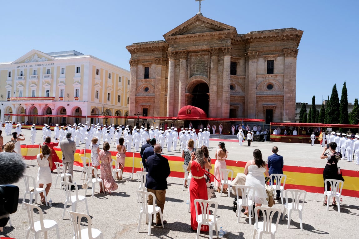 En imágenes: Así ha sido la entrega de despachos a los nuevos suboficiales de la Armada