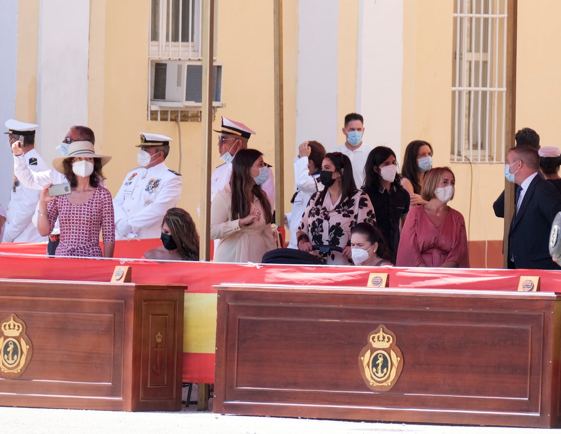 En imágenes: Así ha sido la entrega de despachos a los nuevos suboficiales de la Armada