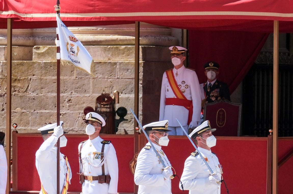 En imágenes: Así ha sido la entrega de despachos a los nuevos suboficiales de la Armada