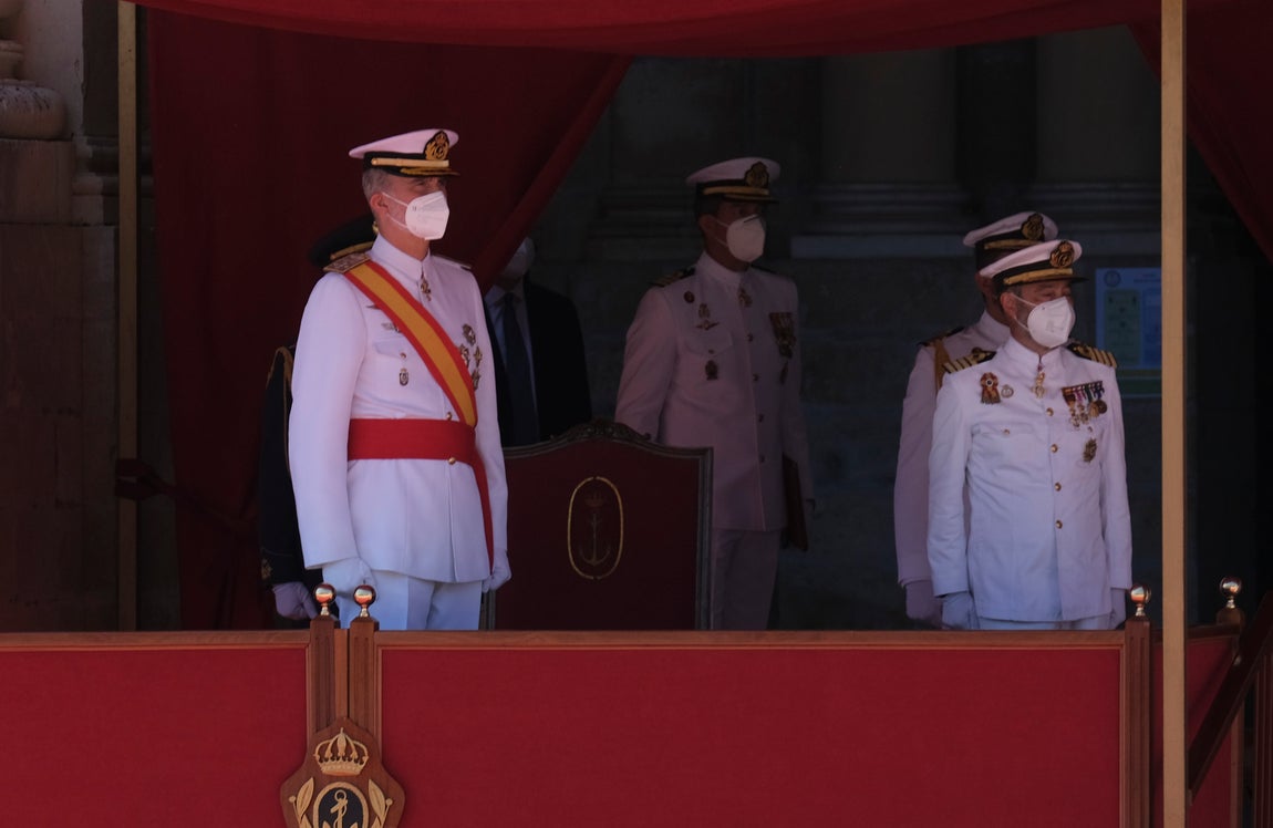 En imágenes: Así ha sido la entrega de despachos a los nuevos suboficiales de la Armada