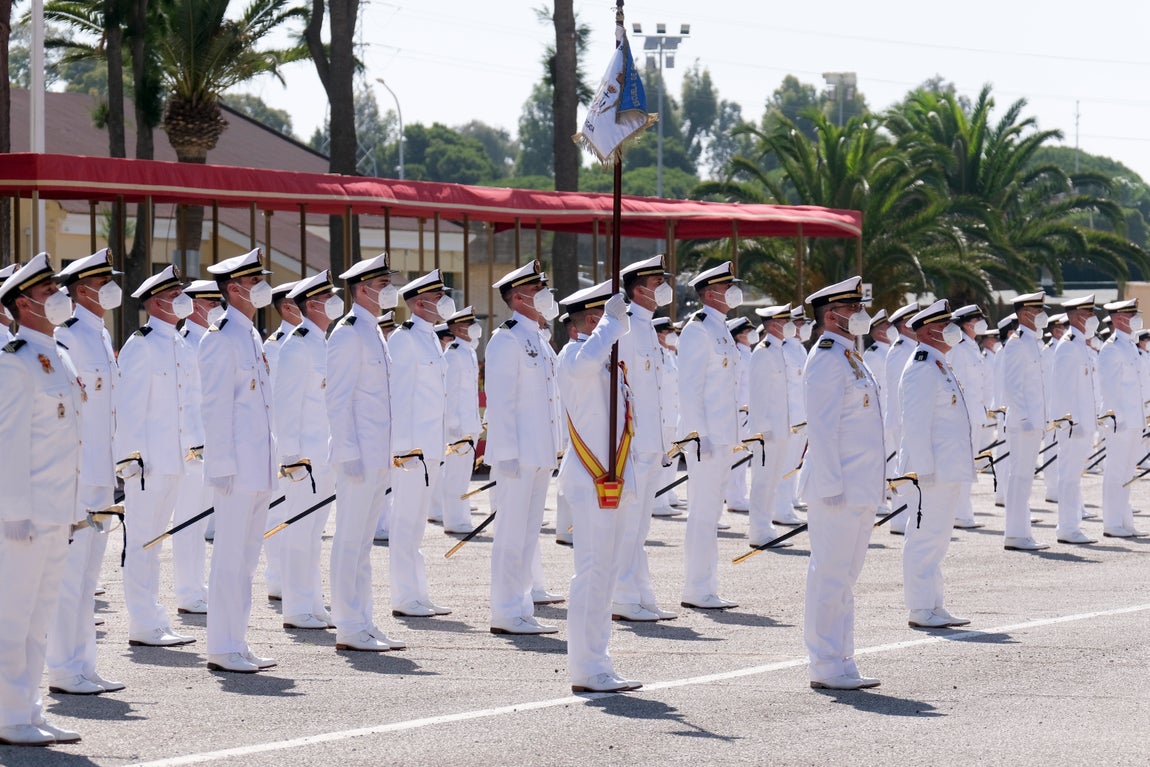 En imágenes: Así ha sido la entrega de despachos a los nuevos suboficiales de la Armada