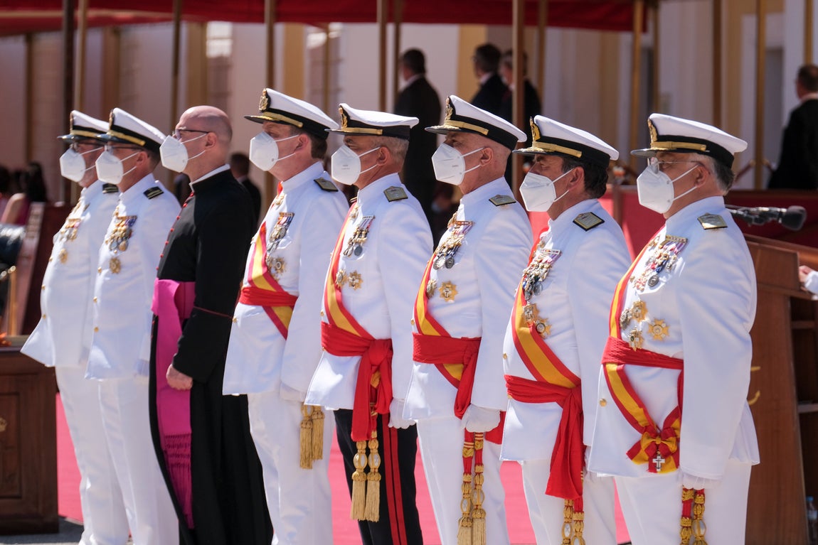 En imágenes: Así ha sido la entrega de despachos a los nuevos suboficiales de la Armada