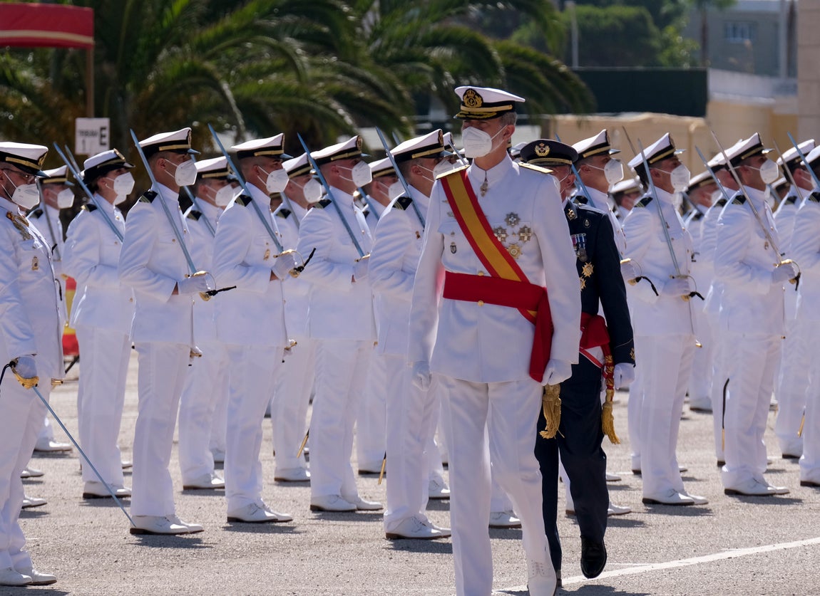 En imágenes: Así ha sido la entrega de despachos a los nuevos suboficiales de la Armada