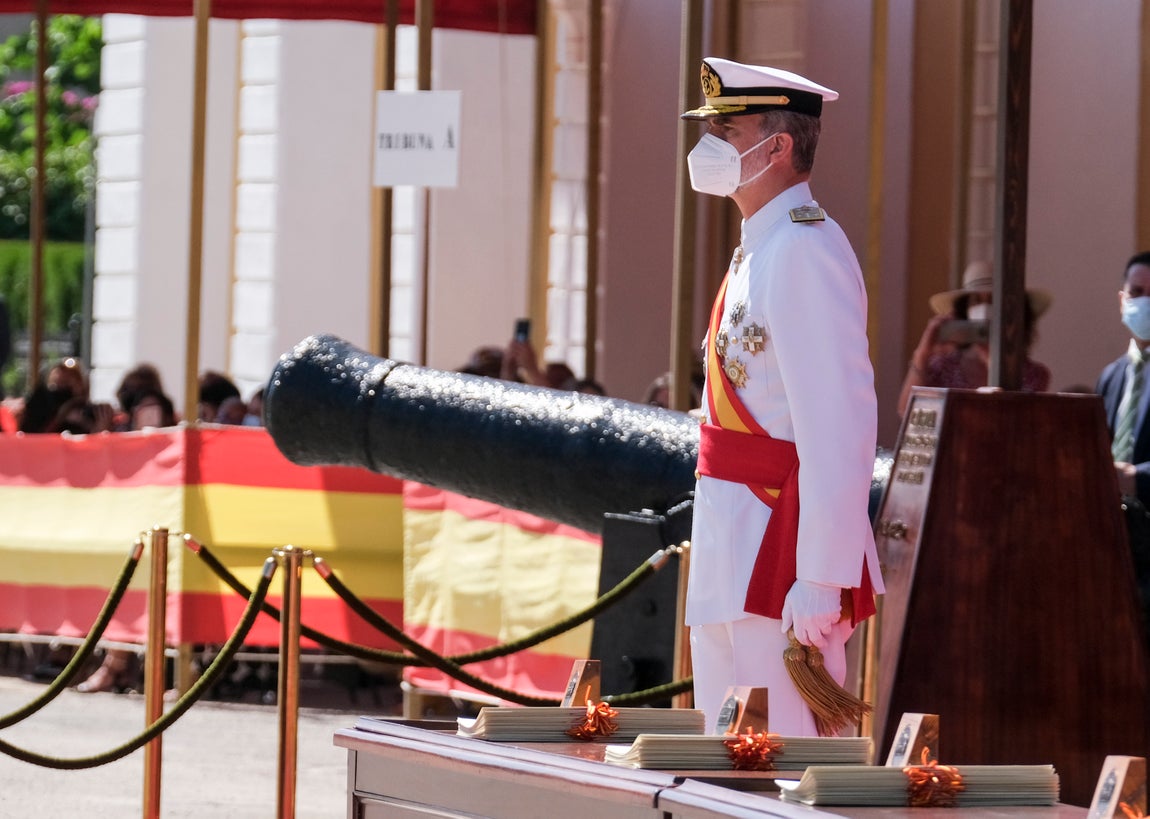 En imágenes: Así ha sido la entrega de despachos a los nuevos suboficiales de la Armada