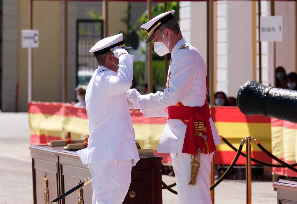 En imágenes: Así ha sido la entrega de despachos a los nuevos suboficiales de la Armada