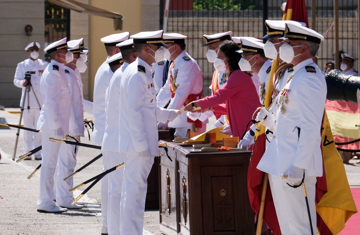 En imágenes: Así ha sido la entrega de despachos a los nuevos suboficiales de la Armada