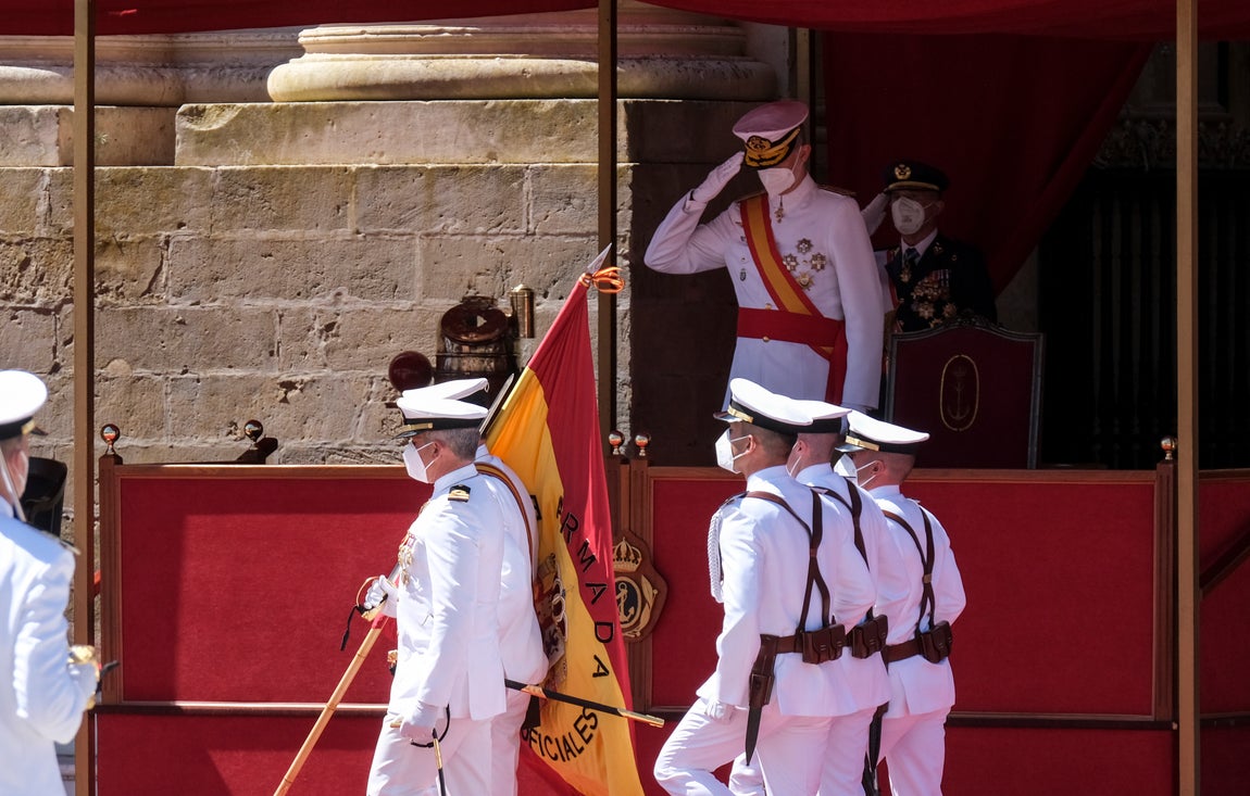 En imágenes: Así ha sido la entrega de despachos a los nuevos suboficiales de la Armada