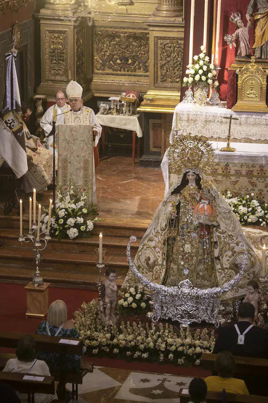 La misa del obispo de Córdoba en honor a la Virgen del Carmen de San Cayetano, en imágenes