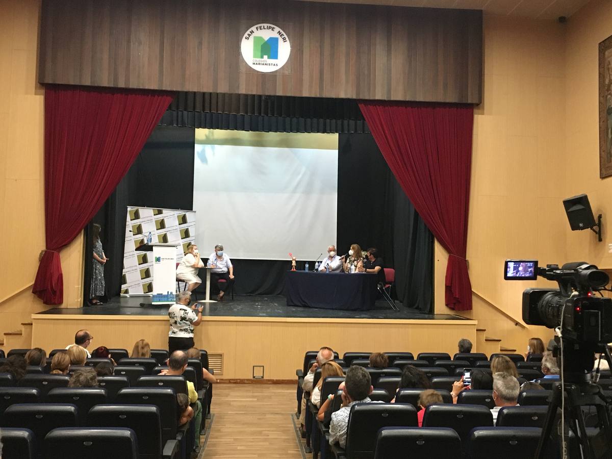 Fotos: Así ha sido el homenaje a la familia de acogida Luna-Cardenete en el colegio San Felipe Neri de Cádiz