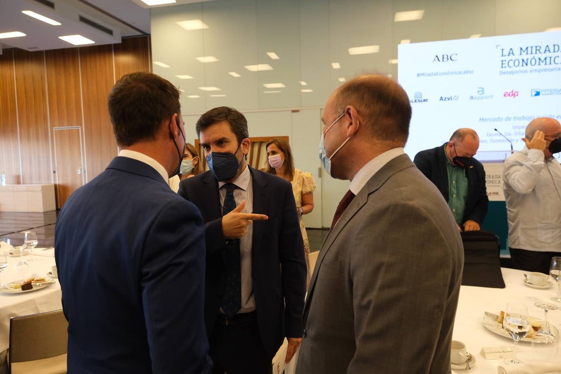 Fotos: Ambiente en la Mirada Económica de La Voz y ABC