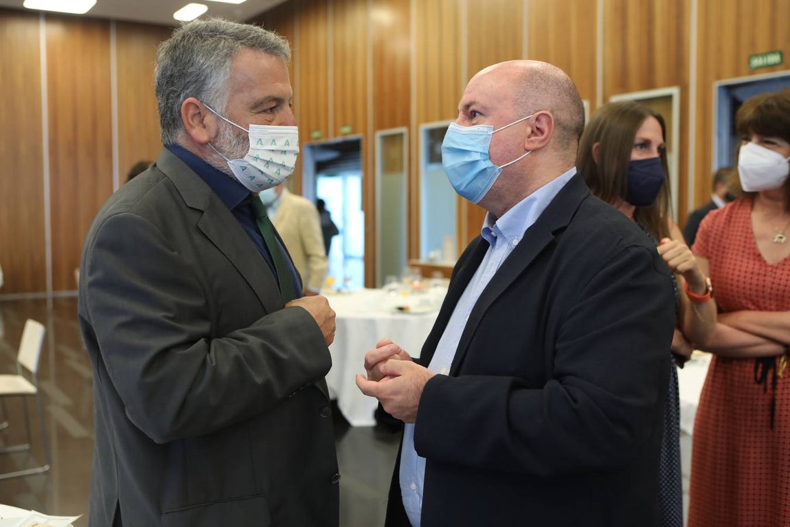 Fotos: Ambiente en la Mirada Económica de La Voz y ABC